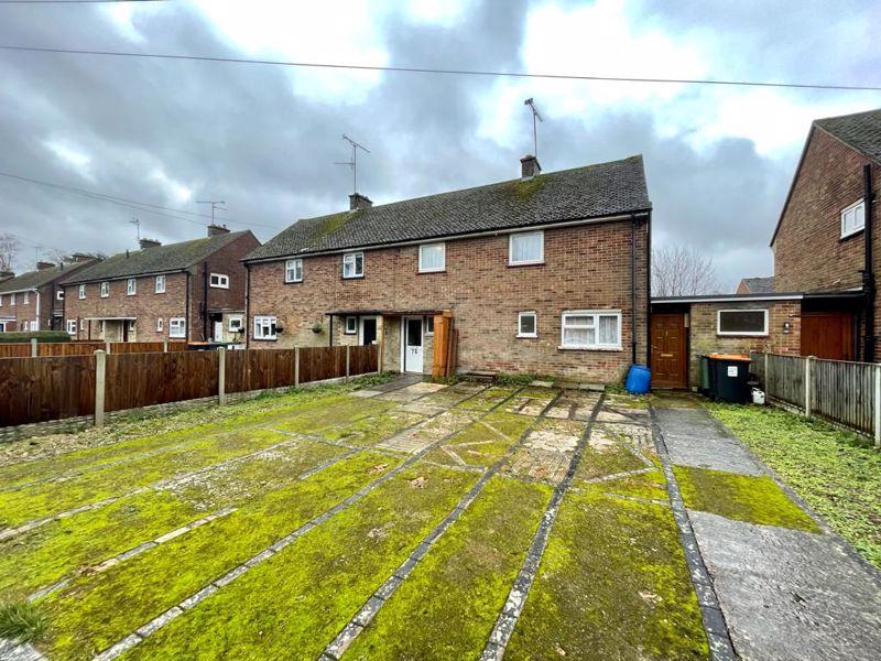 Manor Park, Dunstable 3 bed semidetached house £240,000