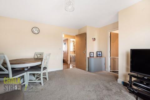 3 Warwick Close, Hornchurch, RM11 3DQ