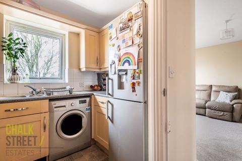 3 Warwick Close, Hornchurch, RM11 3DQ