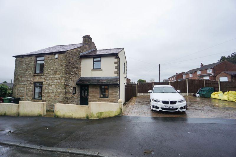 Whitehall Lane, Blackrod 3 bed detached house £1,200 pcm (£277 pw)