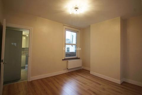 3 bedroom house to rent, Palmerston Road, Chatham