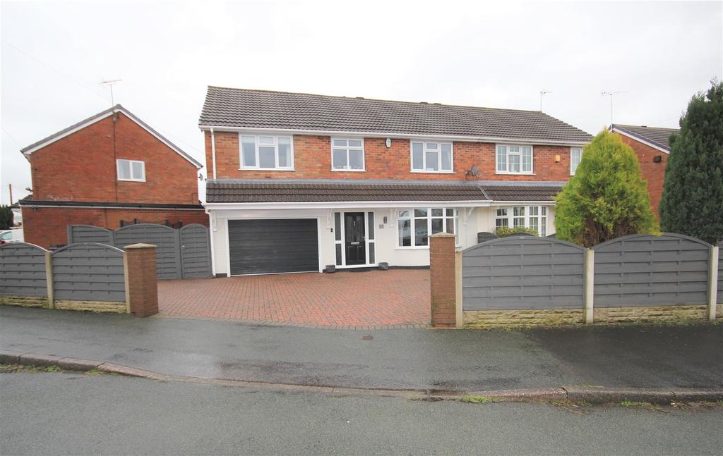 Elmwood Drive, Blythe Bridge, 4 bed semidetached house £240,000