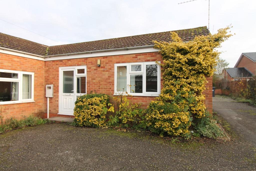Crown Way, Leamington Spa 1 bed terraced bungalow £130,000