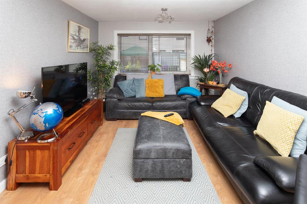 Threewells Drive, Forfar 3 bed house £99,995