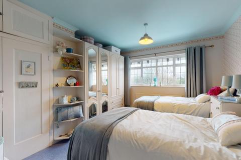 98 Surrenden Road, Folkestone, CT19 4AQ