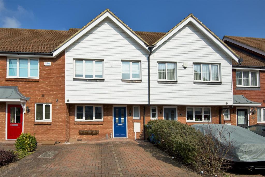 Finch Close, FAVERSHAM 3 bed terraced house £1,100 pcm (£254 pw)