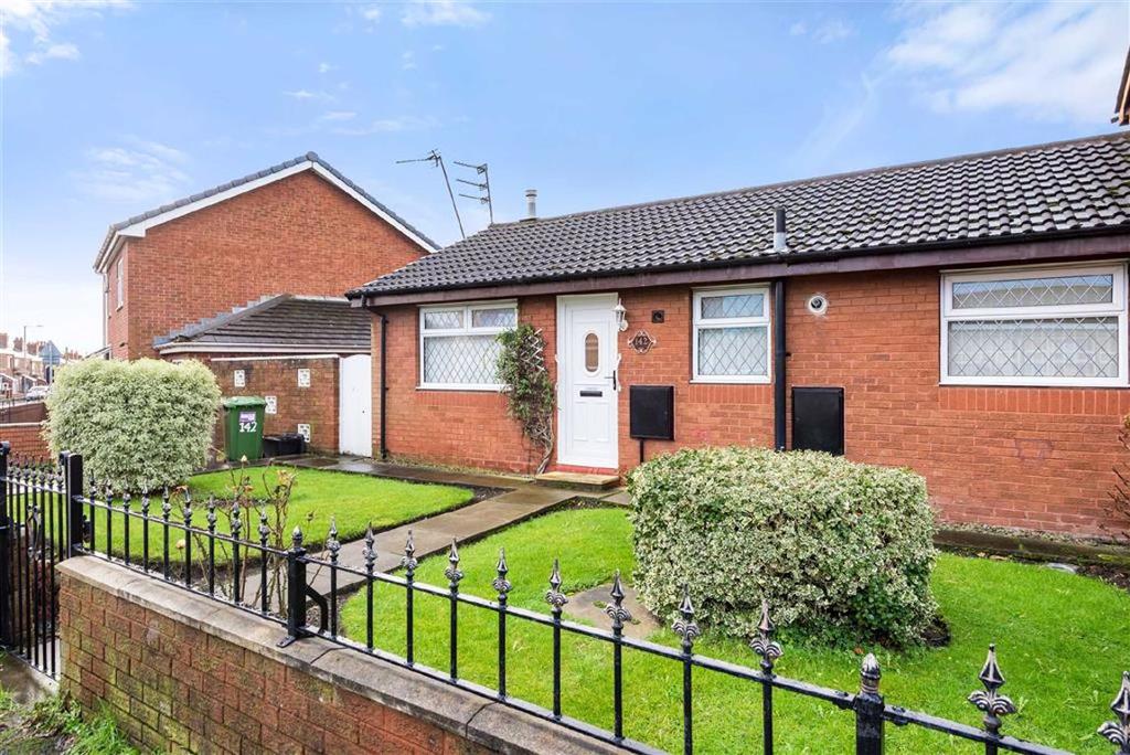 Elephant Lane, Thatto Heath, St Helens, WA9 2 bed terraced bungalow £