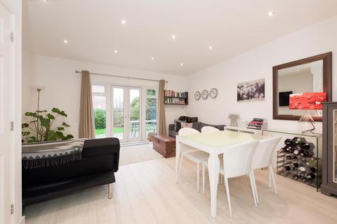 32b Lintons Lane, Epsom, KT17 1DD