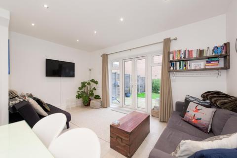 32b Lintons Lane, Epsom, KT17 1DD