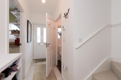 32b Lintons Lane, Epsom, KT17 1DD