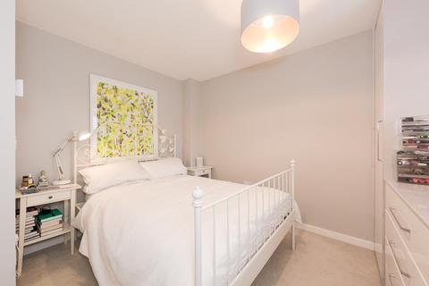 32b Lintons Lane, Epsom, KT17 1DD