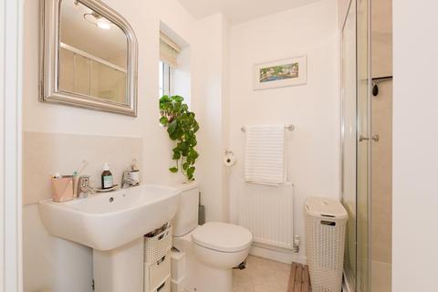 32b Lintons Lane, Epsom, KT17 1DD