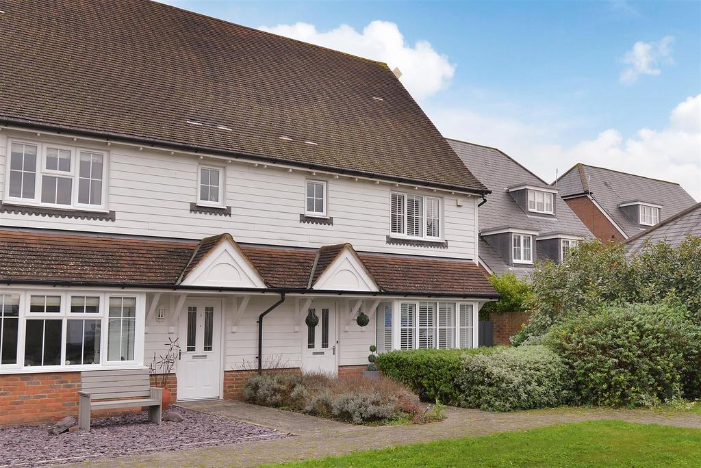 Windsor Road, Kings Hill, ME19 4NX 3 bed semidetached house £420,000