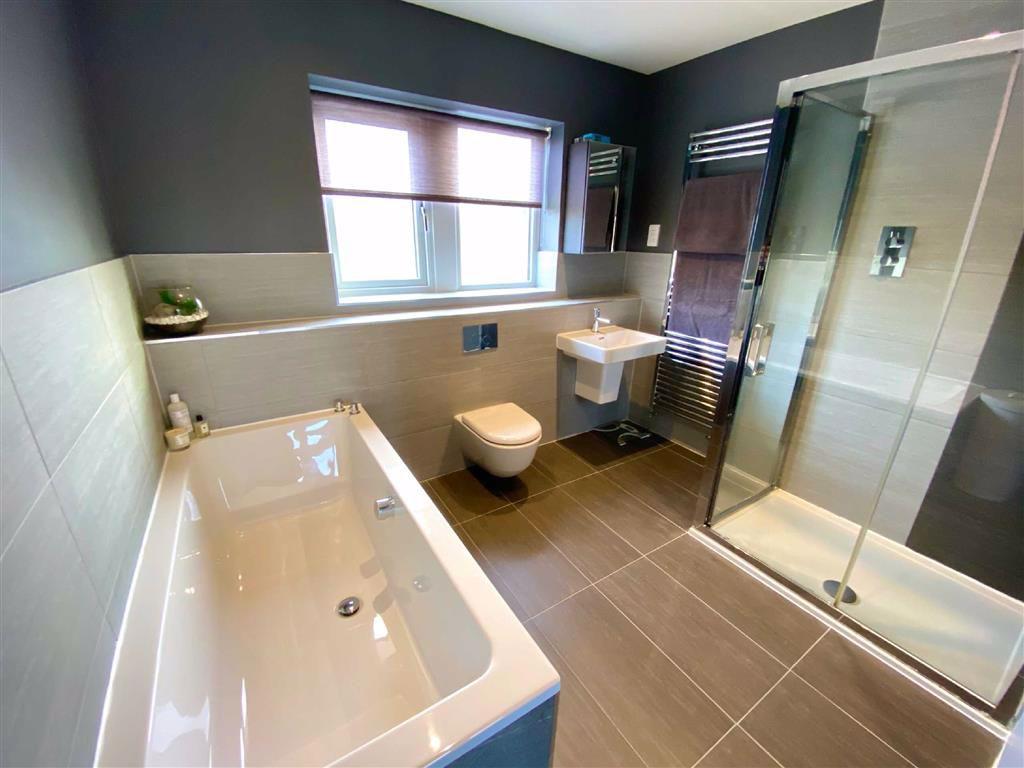 En suite Bathroom