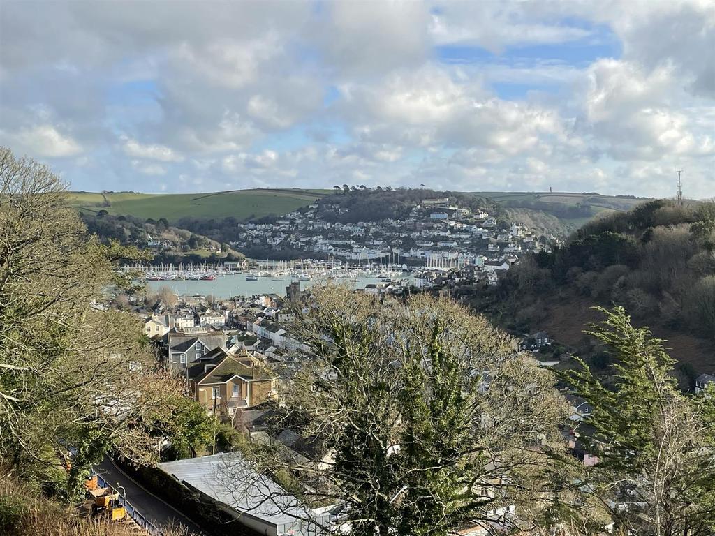 Churchfields, Dartmouth 2 bed house £450,000