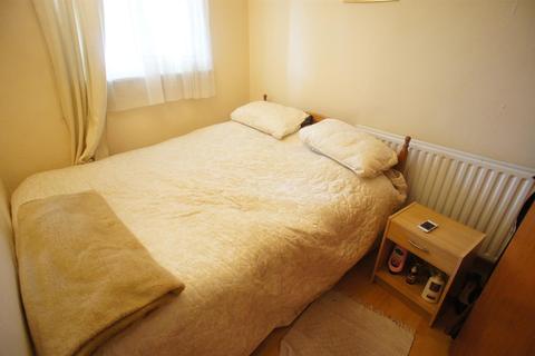 28 Cherrydown Avenue, London, E4 8DP