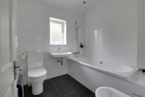 76 Woodgrange Avenue, Enfield, EN1 1EN