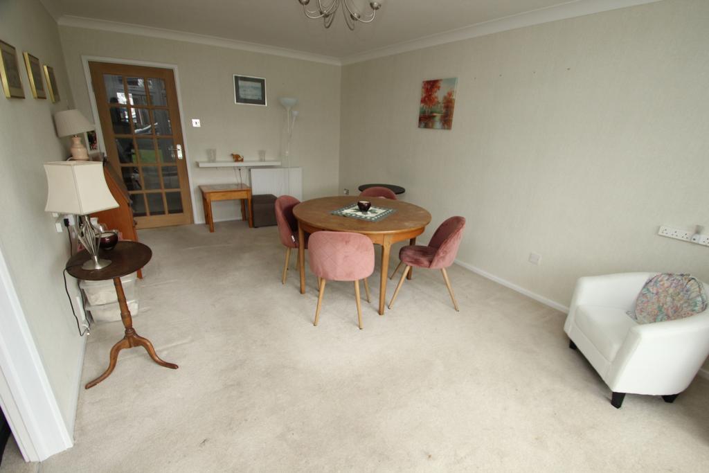 Court Downs Road, Beckenham, BR3 2 bed flat £365,000