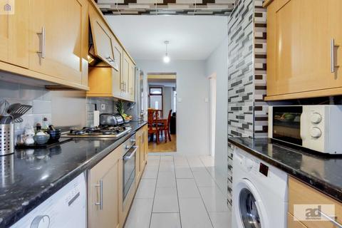 165 Skeltons Lane, London, E10 5BS