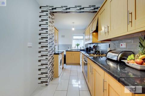 165 Skeltons Lane, London, E10 5BS