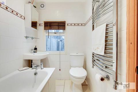 165 Skeltons Lane, London, E10 5BS