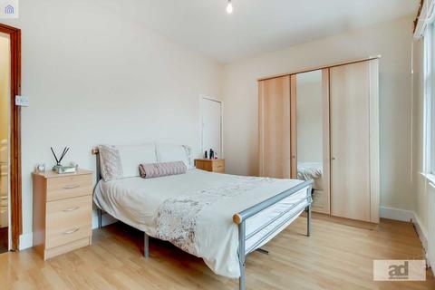 165 Skeltons Lane, London, E10 5BS