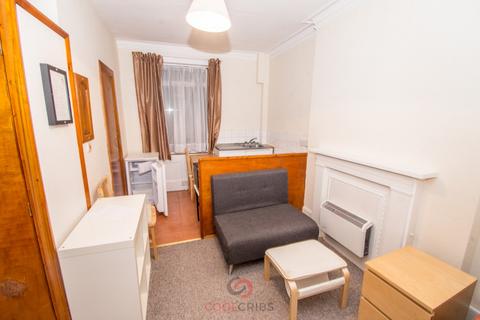 Studio to rent, Sussex Gardens, Paddington, London, London  W2