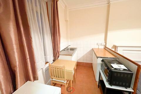 Studio to rent, Sussex Gardens, Paddington, London, London  W2