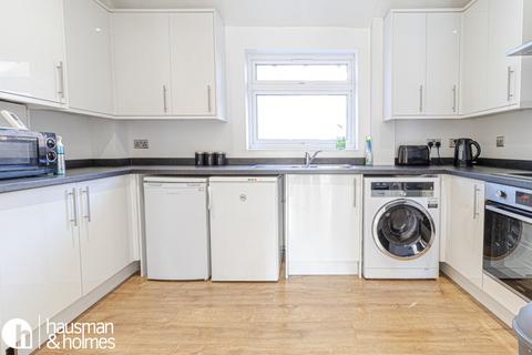 3 bedroom flat to rent, North End Road, Golders Green