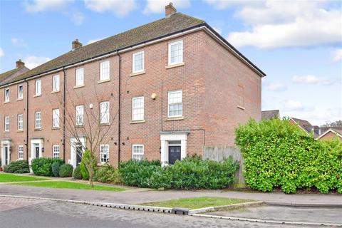 70 Brookfield Drive, Horley, RH6 9NX