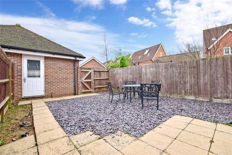 70 Brookfield Drive, Horley, RH6 9NX