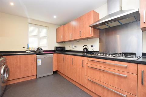70 Brookfield Drive, Horley, RH6 9NX