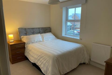 70 Brookfield Drive, Horley, RH6 9NX