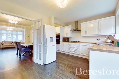 13 Clunas Gardens, Romford, RM2 6RT
