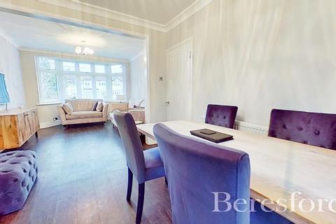 13 Clunas Gardens, Romford, RM2 6RT