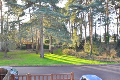 2a Cherry Grove, Ferndown, BH22 9EZ