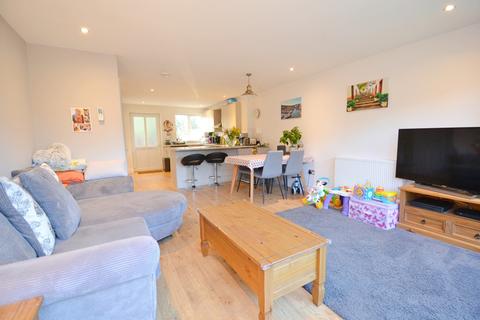 2a Cherry Grove, Ferndown, BH22 9EZ