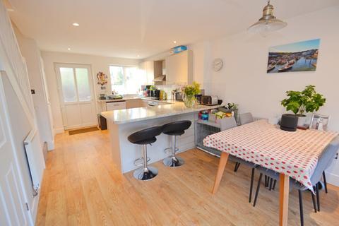 2a Cherry Grove, Ferndown, BH22 9EZ