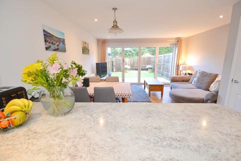 2a Cherry Grove, Ferndown, BH22 9EZ