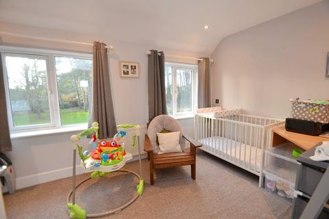 2a Cherry Grove, Ferndown, BH22 9EZ