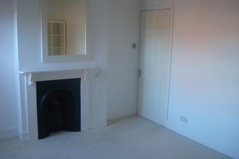 2 bedroom terraced house to rent, Gosbrook Road, Caversham, Reading