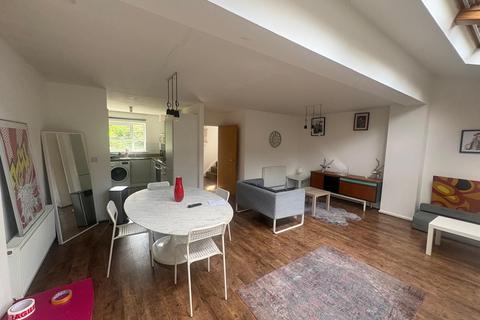 3 bedroom end of terrace house to rent, 132 Broughton Lane, Salford M7