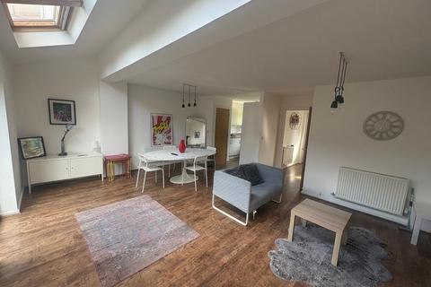 3 bedroom end of terrace house to rent, 132 Broughton Lane, Salford M7