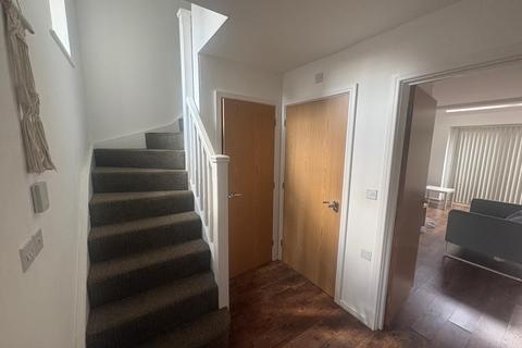 3 bedroom end of terrace house to rent, 132 Broughton Lane, Salford M7