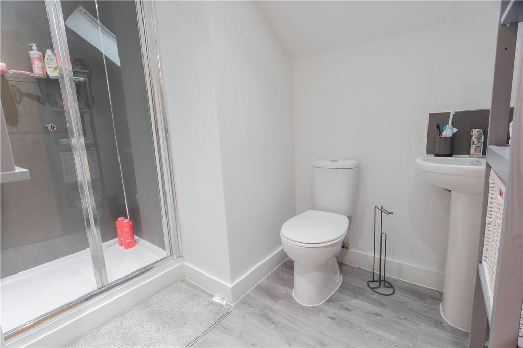 En-Suite Shower: