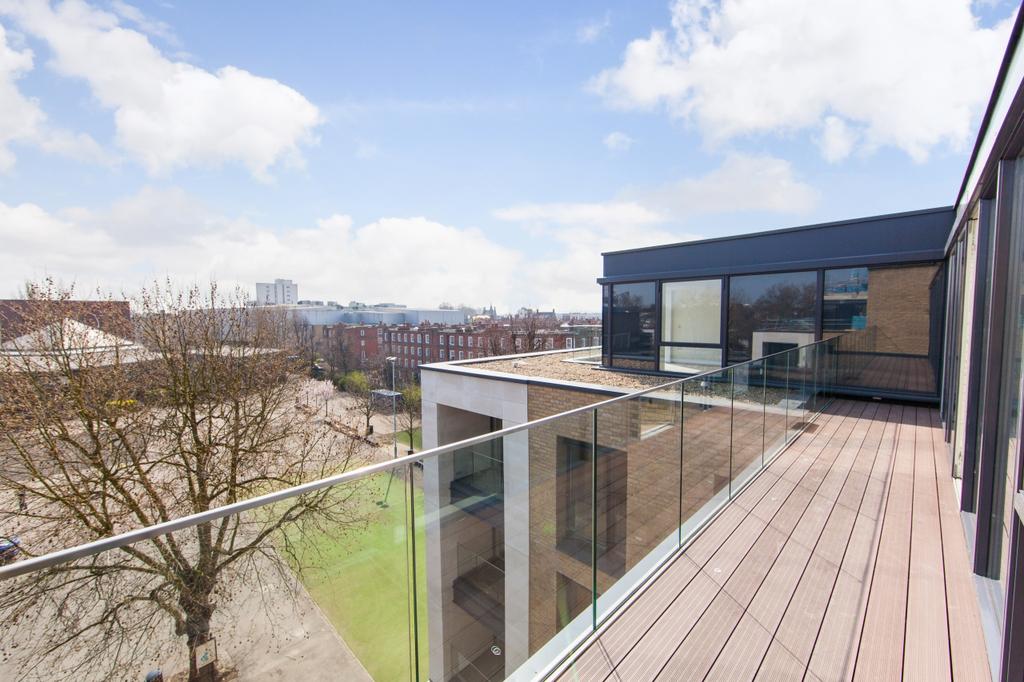 1 Balcony