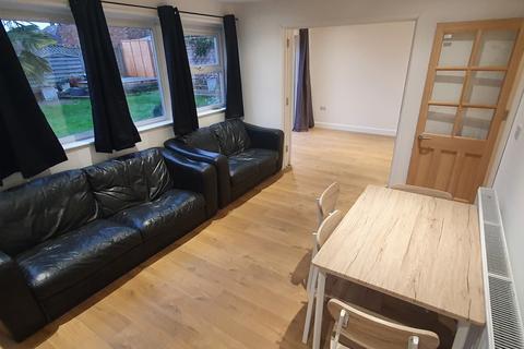 5 bedroom end of terrace house for sale - LU2 9HE