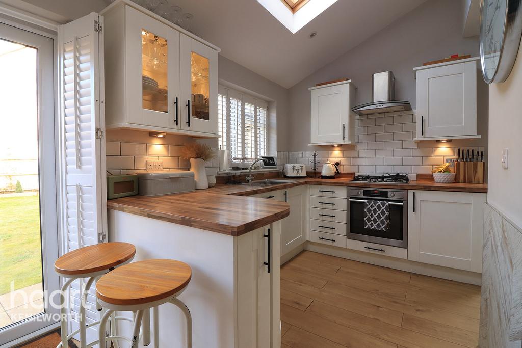 Mill End, Kenilworth 3 bed detached house £399,995