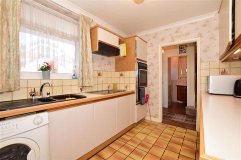 34 Eagle Close, Larkfield, Aylesford, ME20 6QE