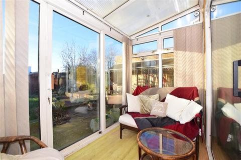 34 Eagle Close, Larkfield, Aylesford, ME20 6QE